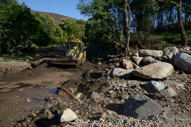 Storms Cause Flooding in Viana do Bolo and Valdeorras, Ourense. An excavator is working on cleanup efforts on June 19, 2026, in A Bouza, Viana do Bolo, Ourense, Galicia, Spain. The severe storms that struck yesterday in the provinces of Lugo and Ourense have left the towns of Viana do Bolo and Valdeorras with blocked roads, flooded homes, wrecked cars, and residents without drinking water. JUNE 19, 2026 A Bouza, Viana do Bolo, Ourense, A Bouza, Viana do Bolo, Ourense, Spain,detected_source_language  Copyright: xRosaxVeigax 7608678