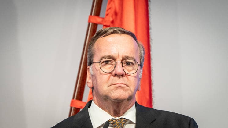 Abschlusspressekonferenz im Hamburger CCH -;Innenministerkonferenz IMK 2026 in Hamburg Ständige Konferenz der Innenministerinnen und Innenminister der Länder - Ständige Konferenz der Innenminister und -senatoren der Länder, Hamburg Hamburg Deutschland CCH *** Closing Press Conference at the CCH in Hamburg; Conference of Interior Ministers (IMK) 2026 in Hamburg; Standing Conference of the Interior Ministers of the Federal States; Standing Conference of the Interior Ministers and Senators of the Federal States, Hamburg, Germany, CCH,detected_source_language