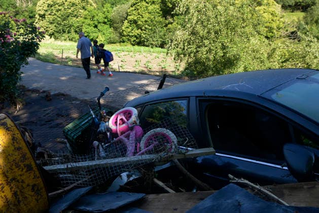 Storms Cause Flooding in Viana do Bolo and Valdeorras, Ourense Residents of the town, on June 19, 2026, in A Bouza, Viana do Bolo, Ourense, Galicia, Spain The severe storms that struck yesterday in the provinces of Lugo and Ourense have left the towns of Viana do Bolo and Valdeorras with blocked roads, flooded homes, wrecked cars, and residents without drinking water. June 19, 2026, A Bouza, Viana do Bolo, Ourense, A Bouza, Viana do Bolo, Ourense, Spain,detected_source_language  Copyright: xRosaxVeigax 7608681