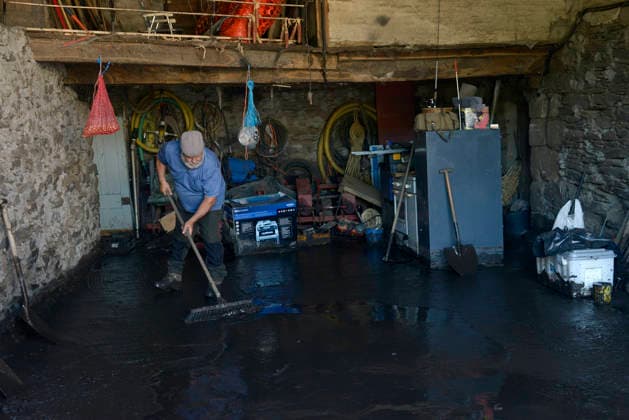 Storms Cause Flooding in Viana do Bolo and Valdeorras, Ourense A local resident helps with cleanup efforts on June 19, 2026, in Pradocabalos, Viana do Bolo, Ourense, Galicia, Spain The severe storms that struck yesterday in the provinces of Lugo and Ourense have left the towns of Viana do Bolo and Valdeorras with blocked roads, flooded homes, wrecked cars, and residents without drinking water. JUNE 19, 2026 Pradocabalos, Viana do Bolo, Our Pradocabalos, Viana do Bolo, Our Spain,detected_source_language  Copyright: xRosaxVeigax 7608688