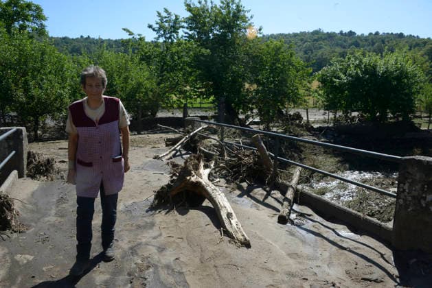 Storms Cause Flooding in Viana do Bolo and Valdeorras, Ourense A local resident helps with cleanup efforts on June 19, 2026, in Pradocabalos, Viana do Bolo, Ourense, Galicia, Spain The severe storms that struck yesterday in the provinces of Lugo and Ourense have left the towns of Viana do Bolo and Valdeorras with blocked roads, flooded homes, wrecked cars, and residents without drinking water. JUNE 19, 2026 Pradocabalos, Viana do Bolo, Our Pradocabalos, Viana do Bolo, Our Spain,detected_source_language  Copyright: xRosaxVeigax 7608697