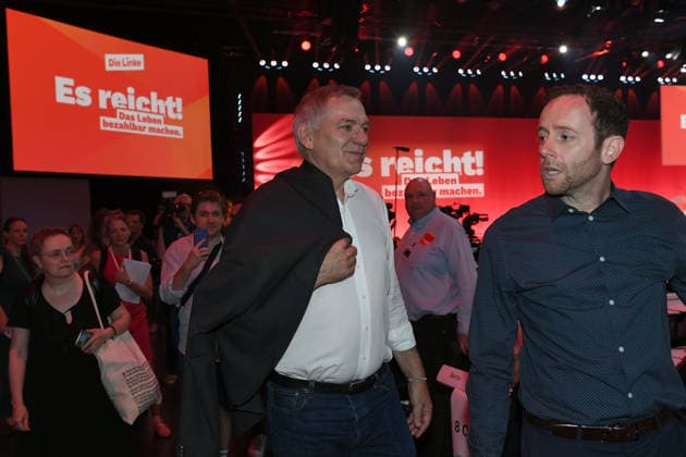 10. Bundesparteitag der Partei Die Linke am 19.06.2026 in der Metropolis Halle in Potsdam Hallenrundgang mit den Parteivorsitzenden Jan van Aken ( Parteivorsitzender Die Linke ), links - Lars Peters ( Pressesprecher Die Linke ), rechts *** 10th National Party Convention of Die Linke on June 19, 2026, at the Metropolis Halle in Potsdam; a tour of the venue with party leaders xRx