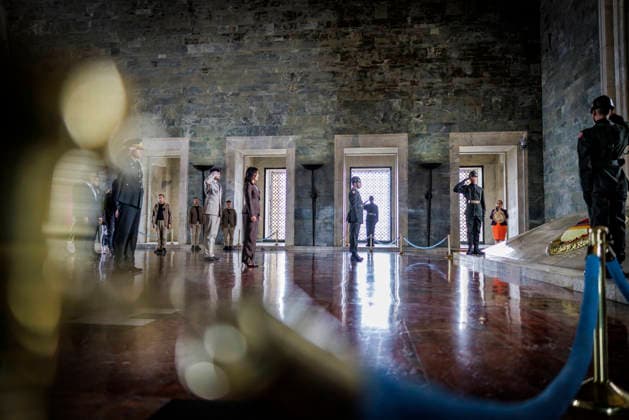Katherina Reiche (CDU), Bundesministerin fuer Wirtschaft und Energie, aufgenommen im Rahmen ihrer Reise in die Tuerkei. Hier Kranzniederlegung am Atatuerk Mausoleum. Fotografiert im Auftrag des BMWE Ankara Tuerkei *** Katherina Reiche (CDU), Federal Minister for Economic Affairs and Energy, photographed during her trip to Turkey. Here, she is laying a wreath at the Atatürk Mausoleum. Photographed on behalf of the BMWE in Ankara, Turkey.,detected_source_language Copyright: xThomasxKoehlerx