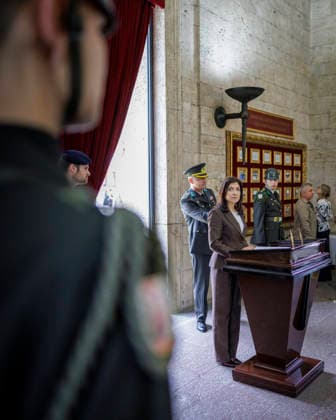 Katherina Reiche (CDU), Bundesministerin fuer Wirtschaft und Energie, aufgenommen im Rahmen ihrer Reise in die Tuerkei. Hier Kranzniederlegung am Atatuerk Mausoleum. Fotografiert im Auftrag des BMWE Ankara Tuerkei *** Katherina Reiche (CDU), Federal Minister for Economic Affairs and Energy, photographed during her trip to Turkey. Here, she is laying a wreath at the Atatürk Mausoleum. Photographed on behalf of the BMWE in Ankara, Turkey.,detected_source_language Copyright: xThomasxKoehlerx