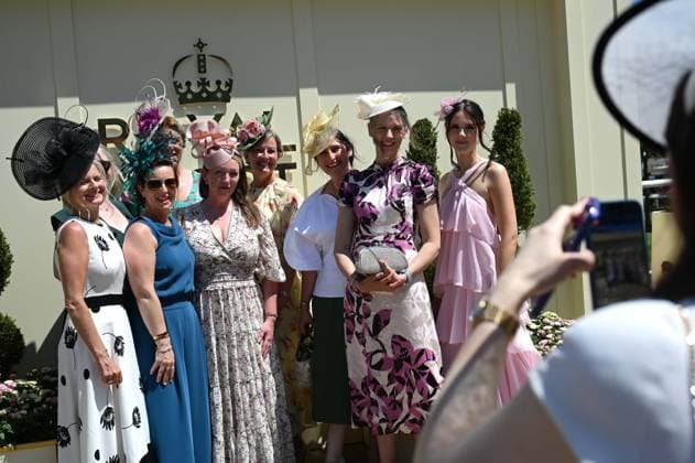 Royal Ascot 2026 BERKSHIRE, UNITED KINGDOM - JUNE 19: Visitors, wearing elaborate hats and elegant outfits, attend the fourth day of the traditional Royal Ascot horse racing event, held in the United Kingdom since 1711, at Ascot Racecourse in Berkshire, United Kingdom on June 19, 2026. Rasid Necati Aslim Anadolu London United Kingdom. Editorial use only. Please get in touch for any other usage.  Copyright: x2026xAnadoluxRasidxNecatixAslimx