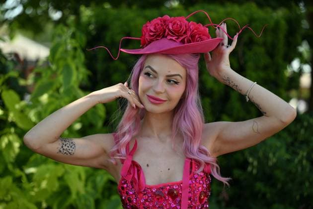 Royal Ascot 2026 BERKSHIRE, UNITED KINGDOM - JUNE 19: Visitors, wearing elaborate hats and elegant outfits, attend the fourth day of the traditional Royal Ascot horse racing event, held in the United Kingdom since 1711, at Ascot Racecourse in Berkshire, United Kingdom on June 19, 2026. Rasid Necati Aslim Anadolu London United Kingdom. Editorial use only. Please get in touch for any other usage.  Copyright: x2026xAnadoluxRasidxNecatixAslimx