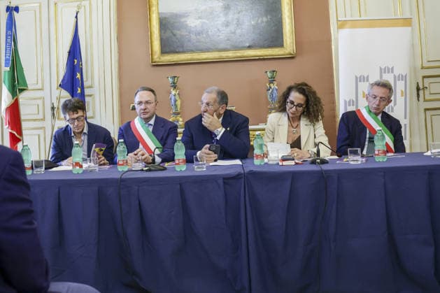 IPA85853183 - Directors in the Spotlight: Gaetano Manfredi, Mayor of Naples and President of ANCI, is taking part in the mayors’ flash mob in the square in front of the Prefecture in Piazza Plebiscito, Naples, on June 19, 2025. Pictured are Roberto Monta, President of Avviso Pubblico; Wanda Ferro, Undersecretary of State at the Ministry of the Interior; Gaetano Manfredi, Mayor of Naples and President of ANCI Nazionale; Francesco Morra, President of ANCI Campania; Michele di Bari, Prefect of Naples; and Vincenzo Cuomo, Councilor for Territorial Governance and Heritage, Campania Region.  Copyright: xAntonioxBalasco LiveMediax xAntonioxBalasco LiveMediax 85853183