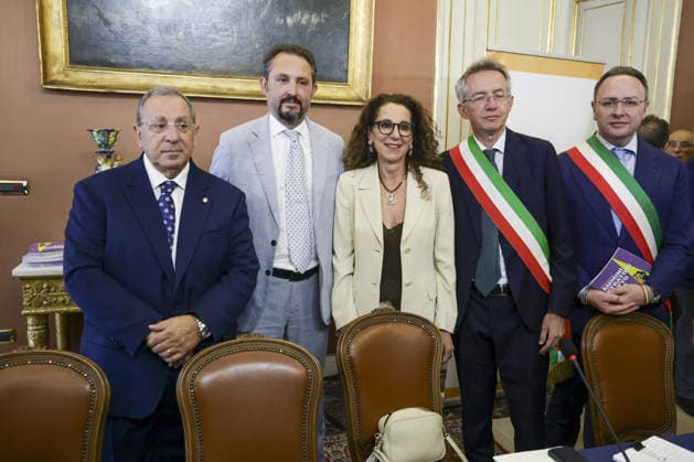 IPA85853192 - Directors in the Spotlight: Gaetano Manfredi, Mayor of Naples and President of ANCI, is taking part in the mayors’ flash mob in the square in front of the Prefecture in Piazza Plebiscito, Naples, on June 19, 2025. Pictured: Roberto Monta, President of Avviso Pubblico; Wanda Ferro, Undersecretary of State at the Ministry of the Interior; Gaetano Manfredi, Mayor of Naples and President of ANCI Nazionale; Francesco Morra, President of ANCI Campania; and Michele di Bari, Prefect of Naples.  Copyright: xAntonioxBalasco LiveMediax xAntonioxBalasco LiveMediax 85853192