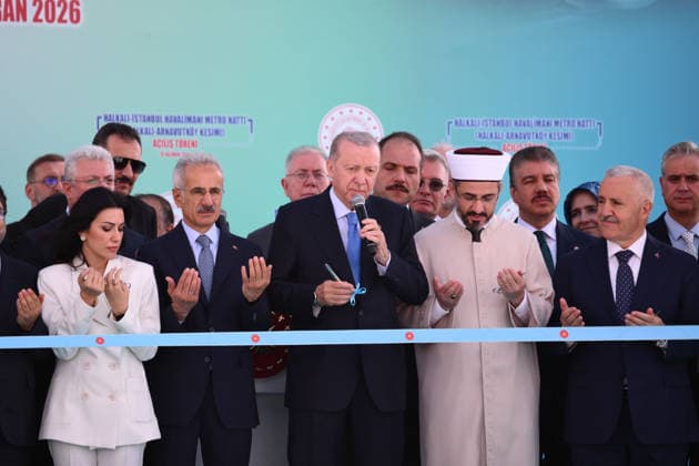News Bilder des Tages Turkish President Recep Tayyip Erdogan ISTANBUL, TURKIYE - JUNE 19: Turkish President Recep Tayyip Erdogan (C) speaks during the Opening Ceremony of Halkali-Istanbul Airport Metro Line at the Kayasehir Metro Station, in Istanbul, Turkiye, on June 19, 2026. Turkish Minister of Transport Abdulkadir Uraloglu (4th R) also attended the ceremony. Arif Hudaverdi Yaman Anadolu Istanbul Turkey. Editorial use only. Please get in touch for any other usage.  Copyright: x2026xAnadoluxArifxHudaverdixYamanx