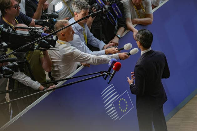 June 19, 2026, Brussels, Belgium, European Union: ROB JETTEN, Prime Minister of the Netherlands, faces journalists while speaking with them on the arrival carpet during the second and final day of the European Council summit in Brussels. Brussels European Union - ZUMAo116 20260619_znp_o116_035 Copyright: xBiancaxOterox