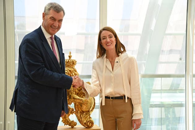 Austausch Markus SOEDER (Ministerpraesident Bayern und CSU Vorsitzender) mit der Prasidentin des Europaeischen Parlaments Roberta Metsola am 19.06.2026 in der Orangerie der Bayerischen Staatskanzlei in Muenchen. *** Meeting between Markus SOEDER, Minister-President of Bavaria and Chairman of the CSU, and Roberta Metsola, President of the European Parliament, on June 19, 2026, at the Orangery of the Bavarian State Chancellery in Munich,detected_source_language