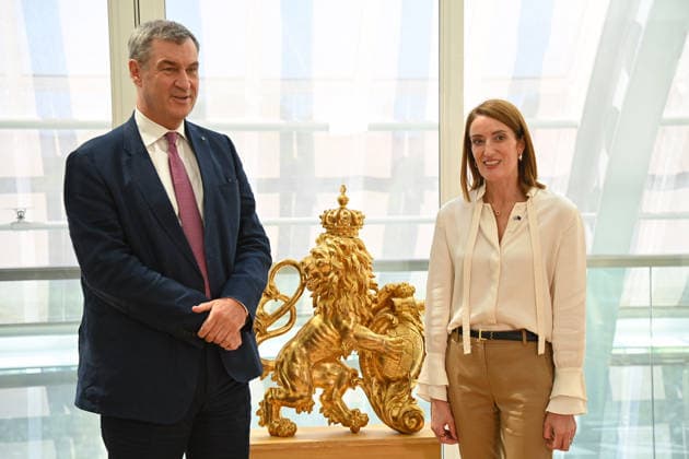 Austausch Markus SOEDER (Ministerpraesident Bayern und CSU Vorsitzender) mit der Prasidentin des Europaeischen Parlaments Roberta Metsola am 19.06.2026 in der Orangerie der Bayerischen Staatskanzlei in Muenchen. *** Meeting between Markus SOEDER, Minister-President of Bavaria and Chairman of the CSU, and Roberta Metsola, President of the European Parliament, on June 19, 2026, at the Orangery of the Bavarian State Chancellery in Munich,detected_source_language