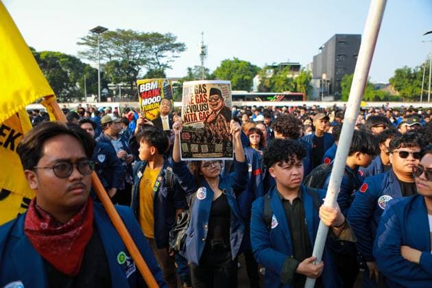 Student Protest in Jakarta JAKARTA, INDONESIA - JUNE 19, 2026: Students take part in a protest in Jakarta, Indonesia. In the action, the student masses carry a number of demands which they call Tritura Kembali or Three People™s Demands, which include economics issues, evaluation of government performance, and civil supremacy. Photo by Dwi Prasetya JNA Press. (Photo by Dwi Prasetya JNA Press via Nexpher Images) Jakarta Jakarta
