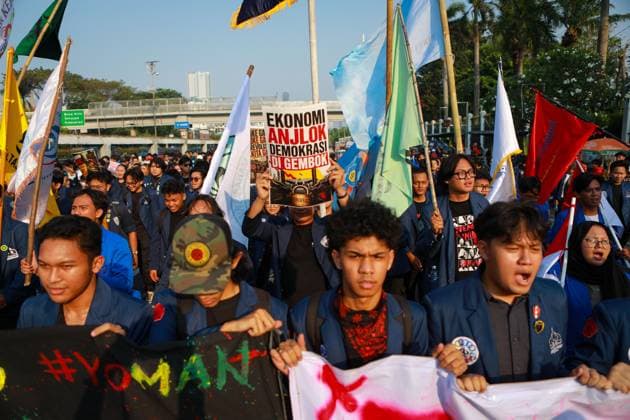 Student Protest in Jakarta JAKARTA, INDONESIA - JUNE 19, 2026: Students take part in a protest in Jakarta, Indonesia. In the action, the student masses carry a number of demands which they call Tritura Kembali or Three People™s Demands, which include economics issues, evaluation of government performance, and civil supremacy. Photo by Dwi Prasetya JNA Press. (Photo by Dwi Prasetya JNA Press via Nexpher Images) Jakarta Jakarta