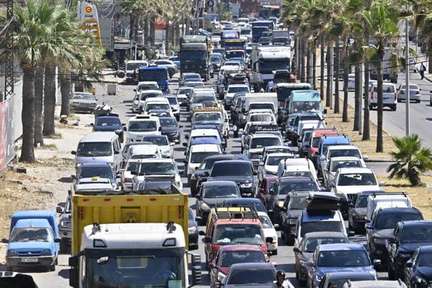 Lebanese migrate to north of country amid ongoing Israeli attacks SIDON, LEBANON - JUNE 19: Lebanese families migrate toward the northern parts of the country as the Israeli army continues its attacks on southern Lebanon despite the US-Iran agreement, in Sidon, Lebanon on June 19, 2026. Fleeing residents create heavy traffic congestion on the roads. Houssam Shbaro Anadolu Sidon Lebanon. Editorial use only. Please get in touch for any other usage.  Copyright: x2026xAnadoluxHoussamxShbarox