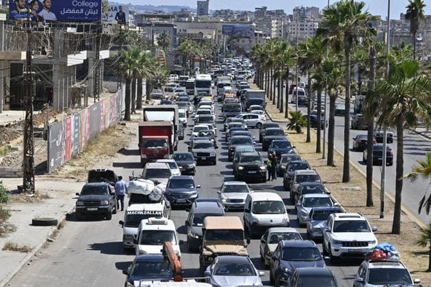 News Bilder des Tages Lebanese migrate to north of country amid ongoing Israeli attacks SIDON, LEBANON - JUNE 19: Lebanese families migrate toward the northern parts of the country as the Israeli army continues its attacks on southern Lebanon despite the US-Iran agreement, in Sidon, Lebanon on June 19, 2026. Fleeing residents create heavy traffic congestion on the roads. Houssam Shbaro Anadolu Sidon Lebanon. Editorial use only. Please get in touch for any other usage.  Copyright: x2026xAnadoluxHoussamxShbarox