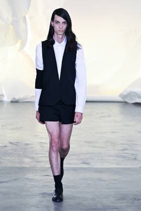 IPA85857233 - Milan, Milan Men™s Fashion Week Spring Summer 2027 - Men™s Fashion, Spring Summer 2027 - Martin Qad fashion show - pictured on the runway: Model  Copyright: xSimonaxChiocciax xSimonaxChiocciax 85857233