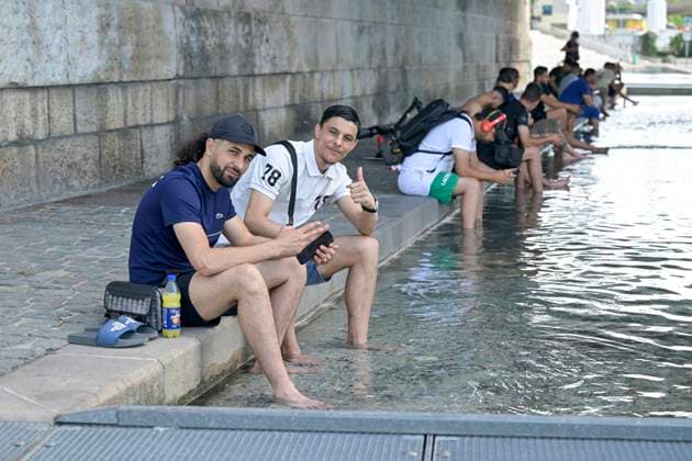 Heat Wave and Stifling Heat in Lyon, June 19, 2026 PHOTOPQR LE PROGRES Joël PHILIPPON Lyon June 19, 2026 Heat Wave and Stifling Heat in Lyon, June 19, 2026 Here, the people of Lyon who dare to brave the blazing sun come to the banks of the Rhône right in the city center, wading into the water to cool off Heatwave and stifling heat in Lyon heatwave in France, June 19, 2026 Lyon Rhône Rhône-Alpes France,detected_source_language  Copyright: xPHOTOPQR LExPROGRES MAXPPPxJoëlxPHILIPPONx 20260619LPL5790 20260619LPL5790