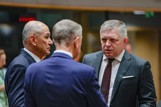 June 19, 2026, Brussels, Belgium, European Union: ROBERT FICO, Prime Minister of Slovakia, speaks with ANDREJ BABIS, Prime Minister of Czechia, and JANEZ JANSA, Prime Minister of Slovenia, inside the European Council ahead of the roundtable session on the second and final day of the summit in Brussels. Brussels European Union - ZUMAo116 20260619_znp_o116_068 Copyright: xBiancaxOterox