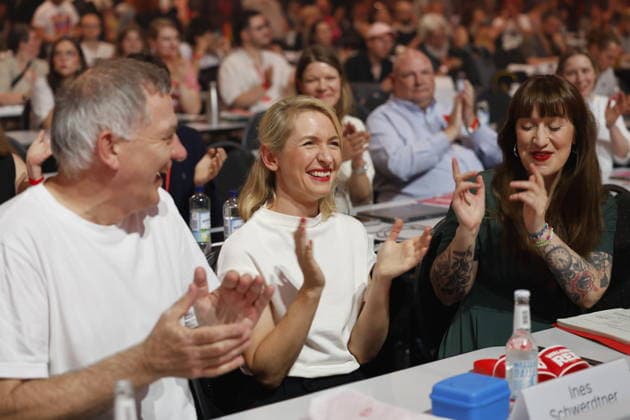 Jan van Aken, Ines Schwerdtner, Heidi Reichinnek; 10. Bundesparteitag der Partei Die Linke, am 19.06.2026 in Potsdam, (Metropolhalle), Deutschland *** Jan van Aken, Ines Schwerdtner, Heidi Reichinnek 10th National Party Convention of Die Linke, June 19, 2026, in Potsdam, Metropolhalle, Germany,detected_source_language
