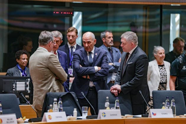June 19, 2026, Brussels, Belgium, European Union: From R to L: ROBERT FICO, Prime Minister of Slovakia, JANEZ JANSA, Prime Minister of Slovenia, and ANDREJ BABIS, Prime Minister of Czechia, speak with BART DE WEVER, Prime Minister of Belgium, inside the European Council ahead of the roundtable session on the second and final day of the summit in Brussels. Brussels European Union  - ZUMAo116 20260619_znp_o116_084 Copyright: xBiancaxOterox