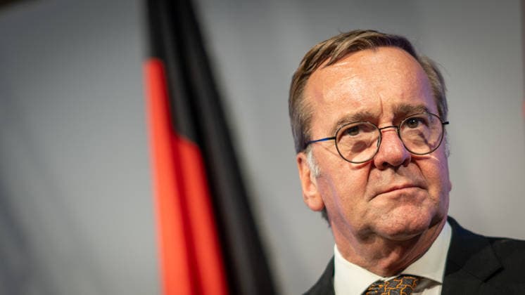 Abschlusspressekonferenz im Hamburger CCH - Boris Pistorius (SPD), Verteidigungsminister;Innenministerkonferenz IMK 2026 in Hamburg Ständige Konferenz der Innenministerinnen und Innenminister der Länder - Ständige Konferenz der Innenminister und -senatoren der Länder, Hamburg Hamburg Deutschland CCH *** Closing press conference at the CCH in Hamburg; Boris Pistorius (SPD), Minister of Defense; IMK 2026 in Hamburg; Standing Conference of the State Ministers of the Interior; Standing Conference of the State Ministers and Senators of the Interior, Hamburg, Germany, CCH,detected_source_language