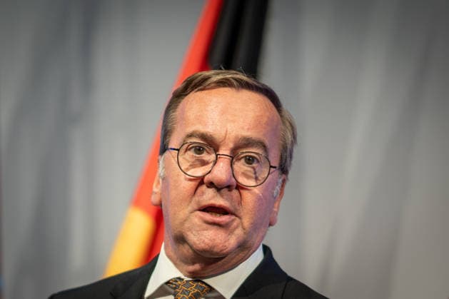 Abschlusspressekonferenz im Hamburger CCH - Boris Pistorius (SPD), Verteidigungsminister;Innenministerkonferenz IMK 2026 in Hamburg Ständige Konferenz der Innenministerinnen und Innenminister der Länder - Ständige Konferenz der Innenminister und -senatoren der Länder, Hamburg Hamburg Deutschland CCH *** Closing press conference at the CCH in Hamburg; Boris Pistorius (SPD), Minister of Defense; Conference of Interior Ministers (IMK) 2026 in Hamburg; Standing Conference of the Interior Ministers of the Federal States; Standing Conference of the Interior Ministers and Senators of the Federal States, Hamburg, Germany, CCH,detected_source_language