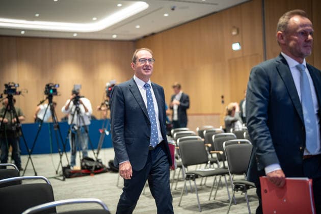 Abschlusspressekonferenz im Hamburger CCH - Alexander Dobrindt (CSU), Bundesinnenminister, Andy Grothe (SPD), Innensenator Hamburg (von links);Innenministerkonferenz IMK 2026 in Hamburg Ständige Konferenz der Innenministerinnen und Innenminister der Länder - Ständige Konferenz der Innenminister und -senatoren der Länder, Hamburg Hamburg Deutschland CCH *** Closing press conference at the CCH in Hamburg