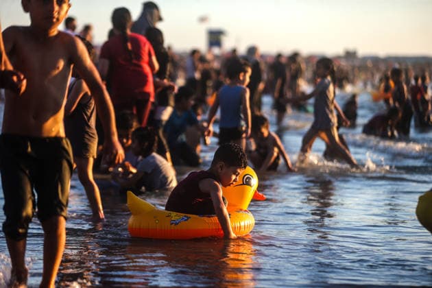 Gazans gather along the coast to escape heat and hardship GAZA CITY, GAZA, PALESTINE - JUNE 19: Palestinian families spend time along the coast of Gaza City in the evening, seeking relief from rising temperatures and difficult living conditions during sunset in Gaza, Palestine, on June 19, 2026. Ali Jadallah Anadolu Gaza City Gaza. Editorial use only. Please get in touch for any other usage.  Copyright: x2026xAnadoluxAlixJadallahx