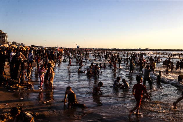 Gazans gather along the coast to escape heat and hardship GAZA CITY, GAZA, PALESTINE - JUNE 19: Palestinian families spend time along the coast of Gaza City in the evening, seeking relief from rising temperatures and difficult living conditions during sunset in Gaza, Palestine, on June 19, 2026. Ali Jadallah Anadolu Gaza City Gaza. Editorial use only. Please get in touch for any other usage.  Copyright: x2026xAnadoluxAlixJadallahx