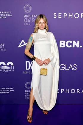Model Olga Löffler bei der Verleihung der Duftstars 2026 in den Düsseldorfer Rheinterassen. Düsseldorf, 18.06.2026 NRW Deutschland *** Model Olga Löffler at the 2026 Duftstars Awards ceremony at the Rheinterassen in Düsseldorf, June 18, 2026, North Rhine-Westphalia, Germany,detected_source_language Copyright: xChristophxHardtx