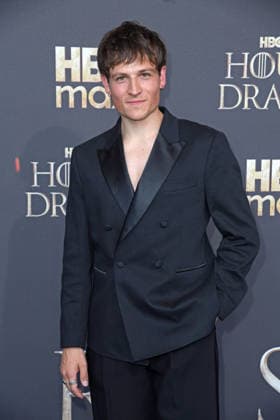 Moritz Bäckerling bei der Premiere von HOUSE OF THE DRAGON Staffel 3 im Kino International in Berlin am 19.06.2026 *** Moritz Bäckerling at the premiere of House of the Dragon Season 3 at the Kino International in Berlin on June 19, 2026 ,detected_source_language