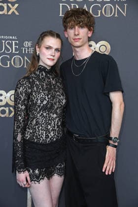 Lucy Hellenbrecht mit Freund Finn bei der Premiere von HOUSE OF THE DRAGON Staffel 3 im Kino International in Berlin am 19.06.2026 *** Lucy Hellenbrecht with her boyfriend Finn at the premiere of House of the Dragon Season 3 at the Kino International in Berlin on June 19, 2026 ,detected_source_language