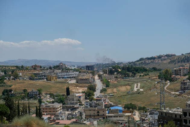 Lebanon Nabatieh Hit By Strikes A view shows smoke rising beyond a residential area following an Israeli strike in Nabatieh, Lebanon, on June 19, 2026. Israeli strikes in Lebanon killed 21 people on June 19, with the Israeli military stating it targeted Hezbollah following repeated violations of the ceasefire. The attacks continued despite a provisional peace agreement between the United States and Iran aimed at ending the Middle East war, as Israel stated it would not rule out military operations beyond its expanded control zone in southern Lebanon. Nabatieh Nabatiye Lebanon Copyright: xCourtneyxBonneaux