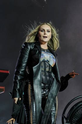 Perrie performs at the Isle of Wight festival in Newport, UK - 19 Jun 2026 English singer songwriter Perrie Louise Edwards known professionally as Perrie performing live on stage at the Isle of Wight festival. Her music career began when she auditioned for The X Factor UK, and joined the line up for Little Mix. She launched her career as a solo artist in 2024 Newport United Kingdom Copyright: xDawnxFletcher-Parkx xSOPAxImagesx DSCF4510