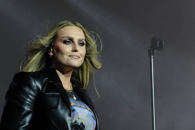 Perrie performs at the Isle of Wight festival in Newport, UK - 19 Jun 2026 English singer songwriter Perrie Louise Edwards known professionally as Perrie performing live on stage at the Isle of Wight festival. Her music career began when she auditioned for The X Factor UK, and joined the line up for Little Mix. She launched her career as a solo artist in 2024 Newport United Kingdom Copyright: xDawnxFletcher-Parkx xSOPAxImagesx DSCF4517