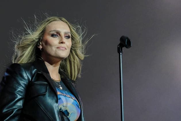 Perrie performs at the Isle of Wight festival in Newport, UK - 19 Jun 2026 English singer songwriter Perrie Louise Edwards known professionally as Perrie performing live on stage at the Isle of Wight festival. Her music career began when she auditioned for The X Factor UK, and joined the line up for Little Mix. She launched her career as a solo artist in 2024 Newport United Kingdom Copyright: xDawnxFletcher-Parkx xSOPAxImagesx DSCF4518