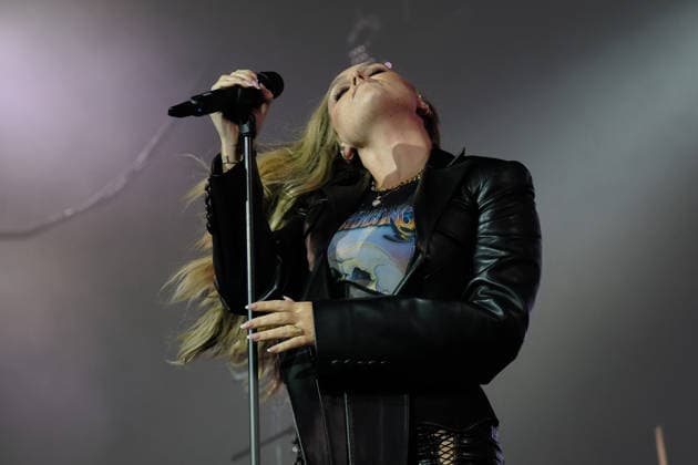 Perrie performs at the Isle of Wight festival in Newport, UK - 19 Jun 2026 English singer songwriter Perrie Louise Edwards known professionally as Perrie performing live on stage at the Isle of Wight festival. Her music career began when she auditioned for The X Factor UK, and joined the line up for Little Mix. She launched her career as a solo artist in 2024 Newport United Kingdom Copyright: xDawnxFletcher-Parkx xSOPAxImagesx DSCF4553