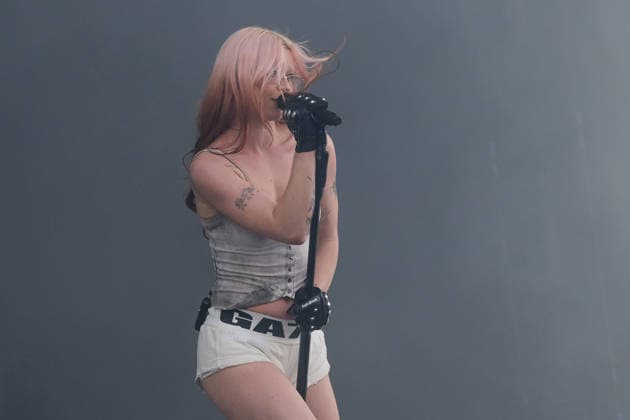 Wet Leg performs at the Isle of Wight festival in Newport, UK - 19 Jun 2026 British singer songwriter Rhian Louise Teasdale performing live on stage with Wet Leg at the Isle of Wight festival. Wet Leg are an English indie rock band from the Isle of Wight, founded in 2019. They won Best New Artist and Best British Group at the 2023 Brit Awards Newport United Kingdom Copyright: xDawnxFletcher-Parkx xSOPAxImagesx DSCF4372