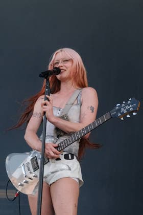 Wet Leg performs at the Isle of Wight festival in Newport, UK - 19 Jun 2026 British singer songwriter Rhian Louise Teasdale performing live on stage with Wet Leg at the Isle of Wight festival. Wet Leg are an English indie rock band from the Isle of Wight, founded in 2019. They won Best New Artist and Best British Group at the 2023 Brit Awards Newport United Kingdom Copyright: xDawnxFletcher-Parkx xSOPAxImagesx DSCF4437