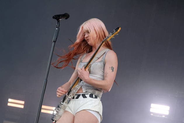 Wet Leg performs at the Isle of Wight festival in Newport, UK - 19 Jun 2026 British singer songwriter Rhian Louise Teasdale performing live on stage with Wet Leg at the Isle of Wight festival. Wet Leg are an English indie rock band from the Isle of Wight, founded in 2019. They won Best New Artist and Best British Group at the 2023 Brit Awards Newport United Kingdom Copyright: xDawnxFletcher-Parkx xSOPAxImagesx DSCF4441