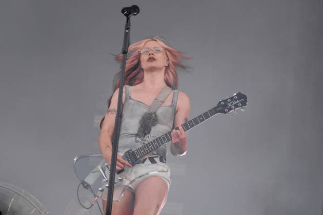 Wet Leg performs at the Isle of Wight festival in Newport, UK - 19 Jun 2026 British singer songwriter Rhian Louise Teasdale performing live on stage with Wet Leg at the Isle of Wight festival. Wet Leg are an English indie rock band from the Isle of Wight, founded in 2019. They won Best New Artist and Best British Group at the 2023 Brit Awards Newport United Kingdom Copyright: xDawnxFletcher-Parkx xSOPAxImagesx DSCF4455