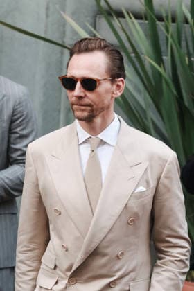 IPA85867433 - Milan, Milan Fashion Week Menswear Spring Summer 2027 - Men s Fashion, Spring Summer 2027 - Ralph Lauren Fashion Show, June 19, 2026 - Guests arrive. Pictured: Tom Hiddleston (British actor)  Copyright: xAlessandroxBremecx xx 85867433