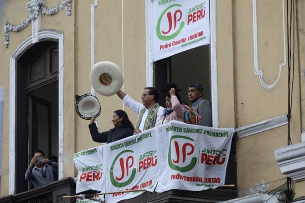 Supporters march with Roberto Sanchez in Lima amid vote count dispute LIMA, PERU - JUNE 19: Thousands of citizens march alongside presidential candidate Roberto Sanchez in Lima, Peru, on June 19, 2026. Sanchez joined the demonstration with supporters calling for transparency in the electoral process and backing claims raised by his political movement as the official vote count continues. The march took place amid questions over the vote tally and the handling of some electoral records. With 99.5 percent of ballots counted, Sánchez trails Keiko Fujimori by approximately 40,000 votes. Klebher Vasquez Anadolu Lima Peru. Editorial use only. Please get in touch for any other usage.  Copyright: x2026xAnadoluxKlebherxVasquezx