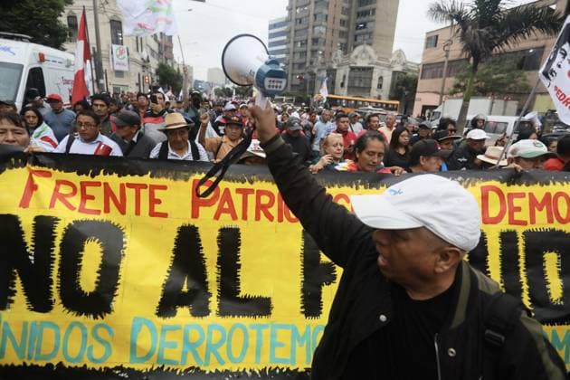 Supporters march with Roberto Sanchez in Lima amid vote count dispute LIMA, PERU - JUNE 19: Thousands of citizens march alongside presidential candidate Roberto Sanchez in Lima, Peru, on June 19, 2026. Sanchez joined the demonstration with supporters calling for transparency in the electoral process and backing claims raised by his political movement as the official vote count continues. The march took place amid questions over the vote tally and the handling of some electoral records. With 99.5 percent of ballots counted, Sánchez trails Keiko Fujimori by approximately 40,000 votes. Klebher Vasquez Anadolu Lima Peru. Editorial use only. Please get in touch for any other usage.  Copyright: x2026xAnadoluxKlebherxVasquezx