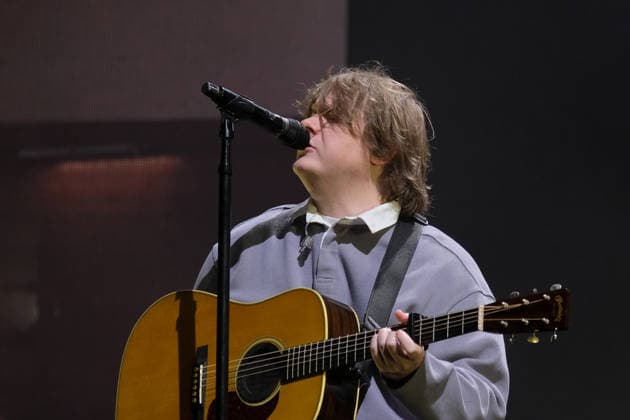 Lewis Capaldi, performs live on stage at the Isle of Wight festival in Newport, UK -19 Jun 2026 Scottish singer songwriter Lewis Marc Capaldi, known professionally as Lewis Capaldi, performs live on stage at the Isle of Wight festival. His single Someone You Loved topped the UK Singles Chart where it remained for seven weeks, and it was nominated at the 62nd Annual Grammy Awards for Song of the Year Newport United Kingdom Copyright: xDawnxFletcher-Parkx xSOPAxImagesx DSCF4718