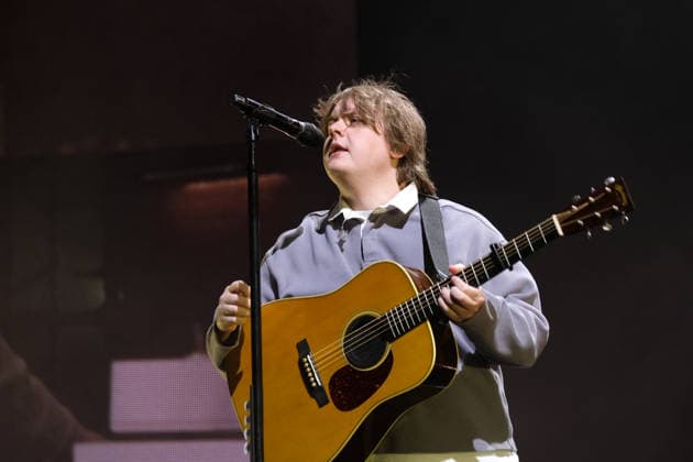 Lewis Capaldi, performs live on stage at the Isle of Wight festival in Newport, UK -19 Jun 2026 Scottish singer songwriter Lewis Marc Capaldi, known professionally as Lewis Capaldi, performs live on stage at the Isle of Wight festival. His single Someone You Loved topped the UK Singles Chart where it remained for seven weeks, and it was nominated at the 62nd Annual Grammy Awards for Song of the Year Newport United Kingdom Copyright: xDawnxFletcher-Parkx xSOPAxImagesx DSCF4724