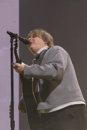 Lewis Capaldi, performs live on stage at the Isle of Wight festival in Newport, UK -19 Jun 2026 Scottish singer songwriter Lewis Marc Capaldi, known professionally as Lewis Capaldi, performs live on stage at the Isle of Wight festival. His single Someone You Loved topped the UK Singles Chart where it remained for seven weeks, and it was nominated at the 62nd Annual Grammy Awards for Song of the Year Newport United Kingdom Copyright: xDawnxFletcher-Parkx xSOPAxImagesx DSCF4755