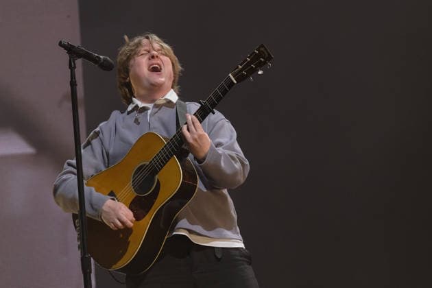 Lewis Capaldi, performs live on stage at the Isle of Wight festival in Newport, UK -19 Jun 2026 Scottish singer songwriter Lewis Marc Capaldi, known professionally as Lewis Capaldi, performs live on stage at the Isle of Wight festival. His single Someone You Loved topped the UK Singles Chart where it remained for seven weeks, and it was nominated at the 62nd Annual Grammy Awards for Song of the Year Newport United Kingdom Copyright: xDawnxFletcher-Parkx xSOPAxImagesx DSCF4762
