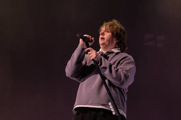 Lewis Capaldi, performs live on stage at the Isle of Wight festival in Newport, UK -19 Jun 2026 Scottish singer songwriter Lewis Marc Capaldi, known professionally as Lewis Capaldi, performs live on stage at the Isle of Wight festival. His single Someone You Loved topped the UK Singles Chart where it remained for seven weeks, and it was nominated at the 62nd Annual Grammy Awards for Song of the Year Newport United Kingdom Copyright: xDawnxFletcher-Parkx xSOPAxImagesx DSCF4773